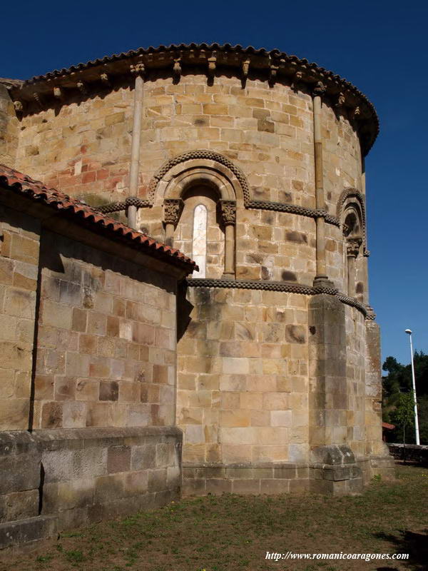 CABECERA DEL TEMPLO DESDE EL SUR